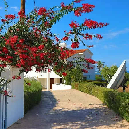 Stavriella Villa *