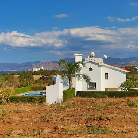Stavriella Villa *